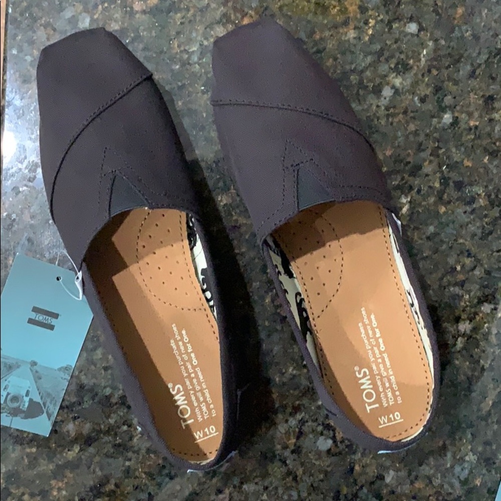 Brand new TOMS